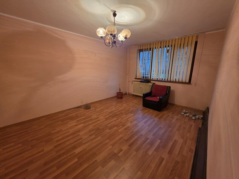 1 Decembrie 1918, 10 minute metrou, Auchan, chiar pe Onisifor Ghibu,