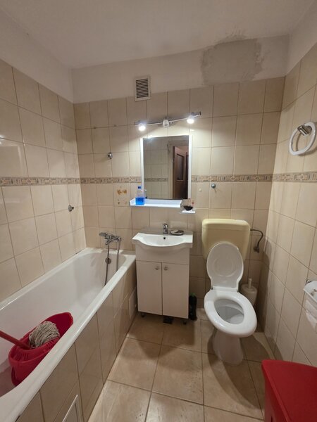 1 Decembrie 1918, 10 minute metrou, Auchan, chiar pe Onisifor Ghibu,