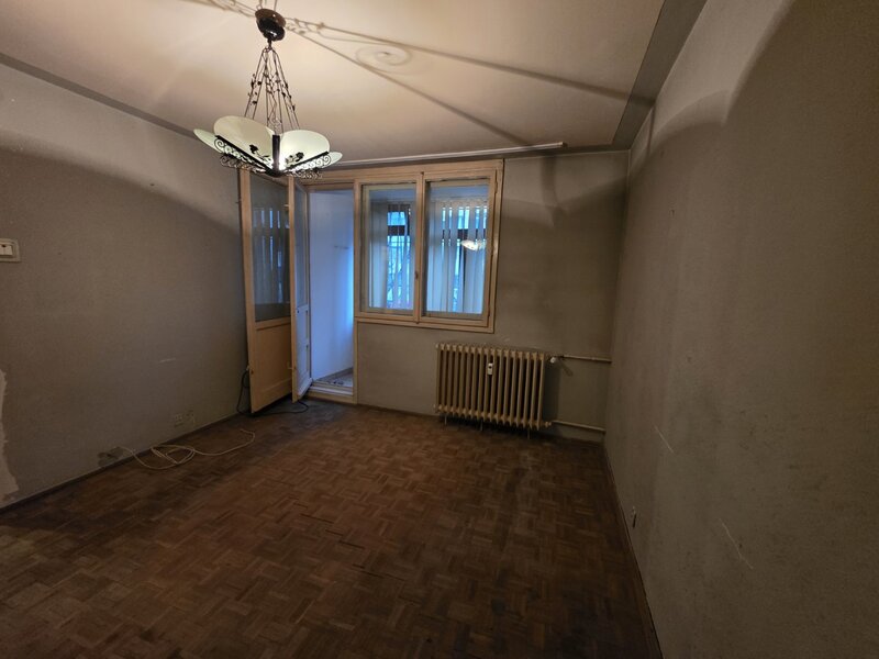 1 Decembrie 1918, 10 minute metrou, Auchan, chiar pe Onisifor Ghibu,