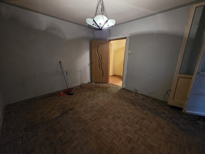 1 Decembrie 1918, 10 minute metrou, Auchan, chiar pe Onisifor Ghibu,