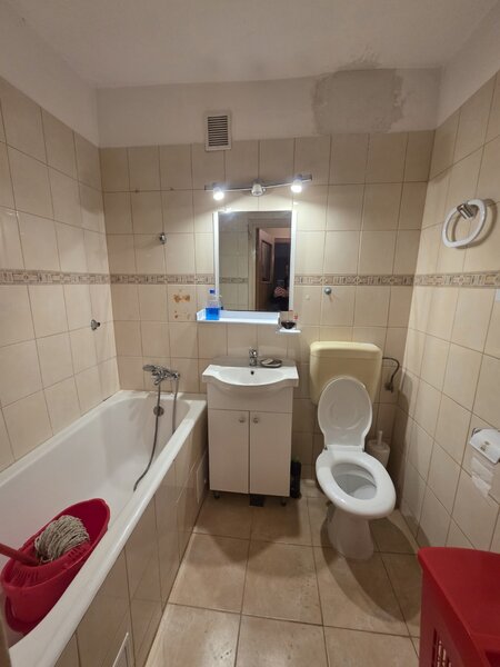 1 Decembrie 1918, 10 minute metrou, Auchan, chiar pe Onisifor Ghibu,